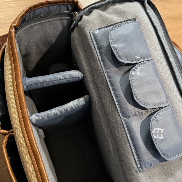 Nikon DSLR D5600 Camera with 18-55mm Lens , Camera Bag, Strap, Battery, Charger - Picture 10 of 10